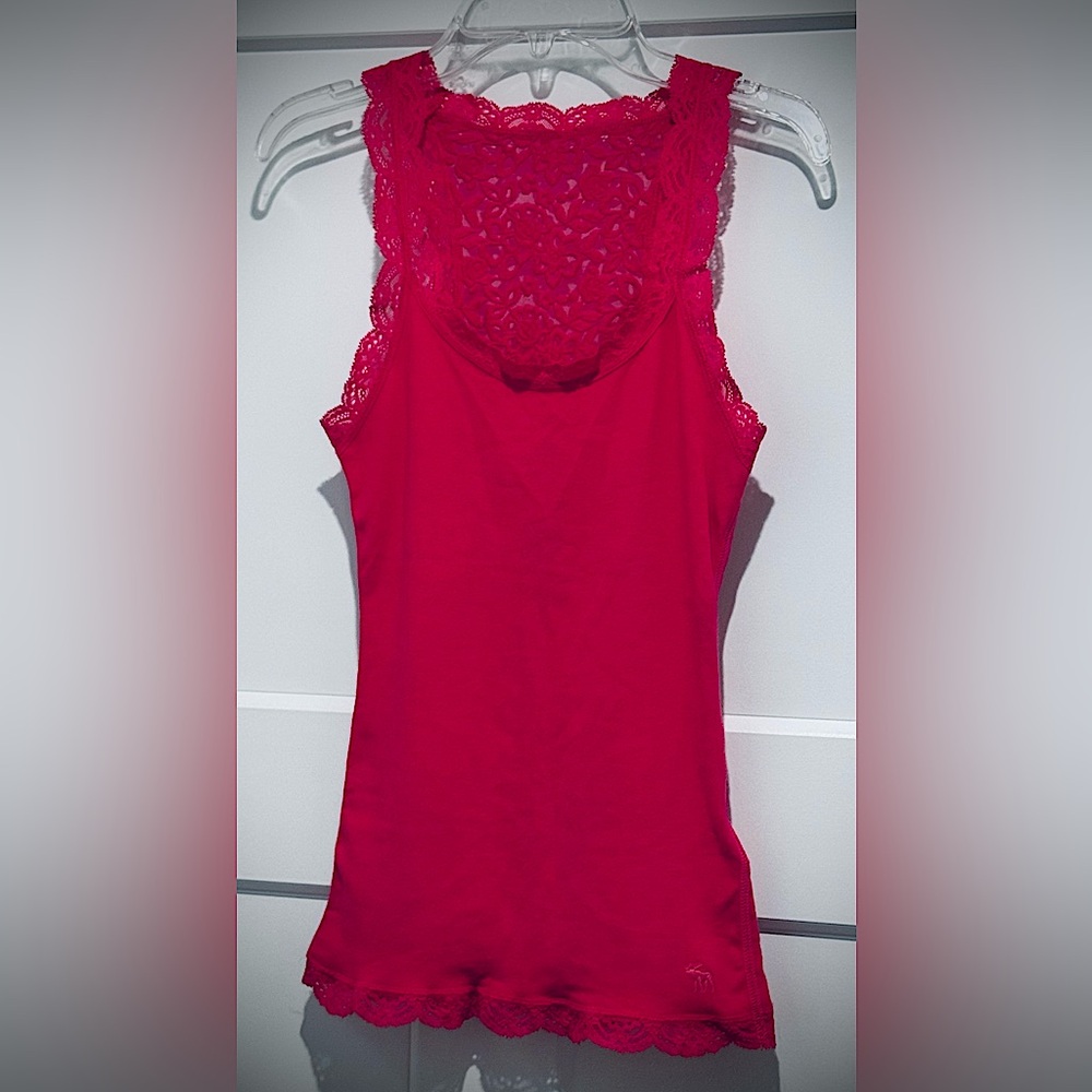 Abercrombie & Fitch Lace Trim Tank Top-Pink